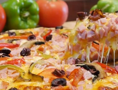 Γιατί οι πίτσες αν και είναι στρογγυλές, μπαίνουν σε τετράγωνα κουτιά;